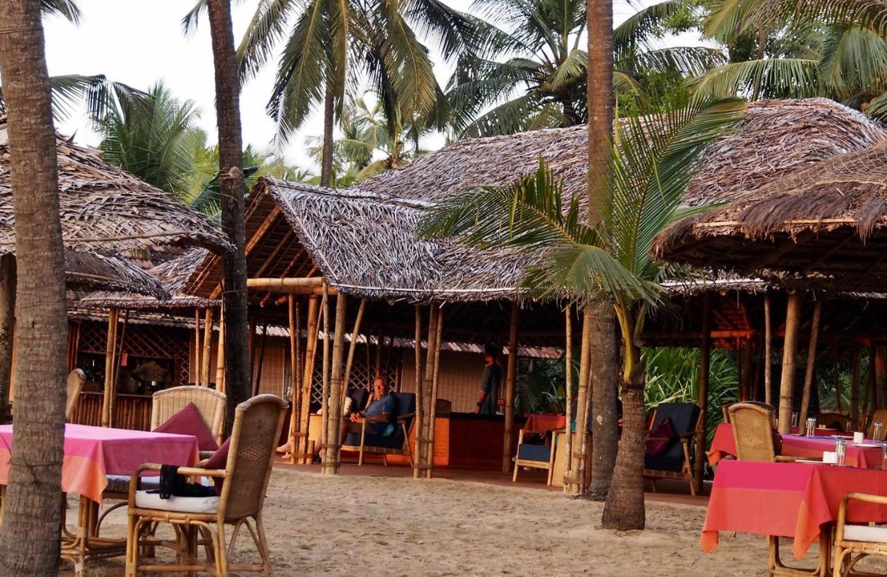 Neeleshwar Hermitage Nīleshwar Exteriör bild