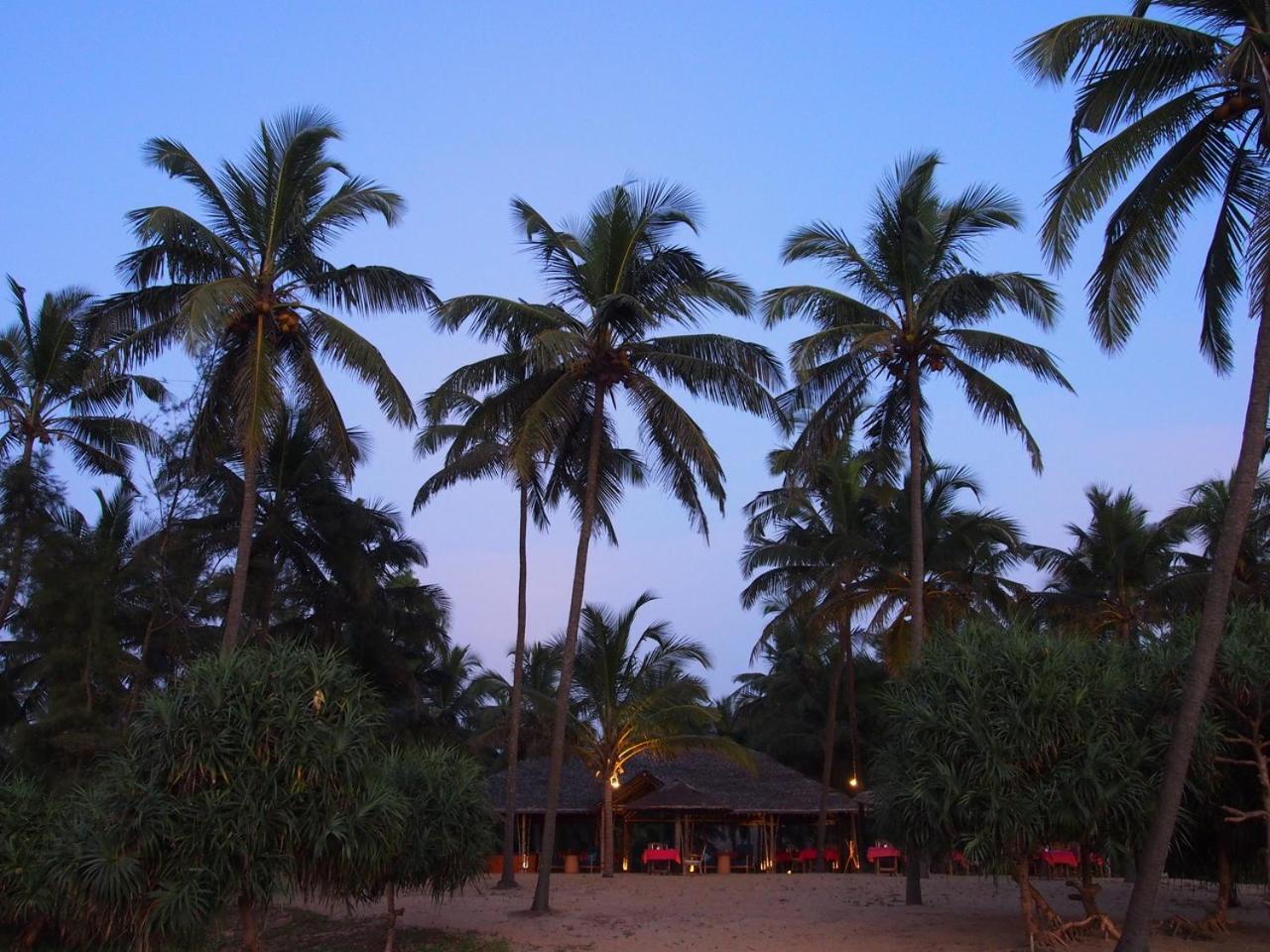 Neeleshwar Hermitage Nīleshwar Exteriör bild
